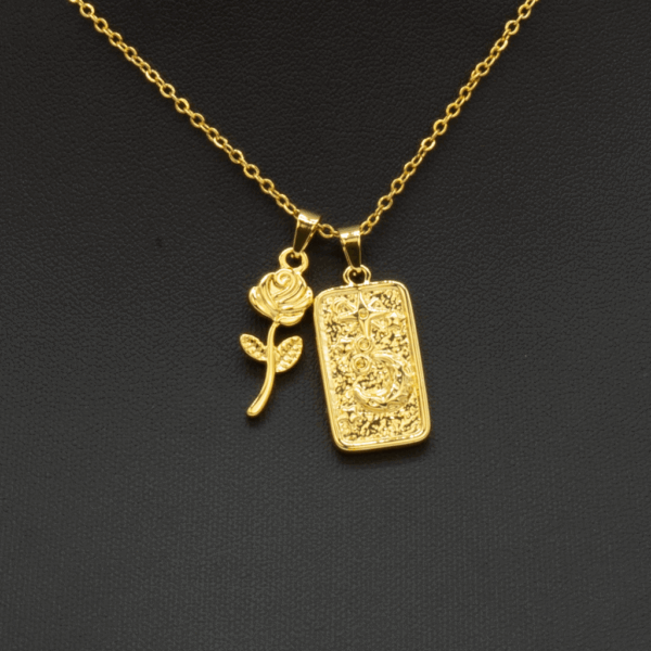 Collana Rosa fiorita